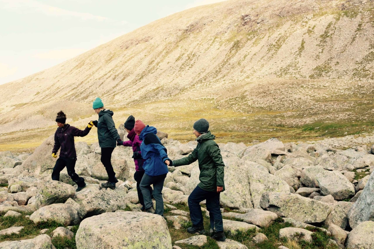 DO: Moving Between – sensing body and environment